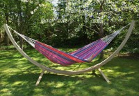 Hængekøjersæt med hængekøje og stativ i træ.