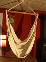 Hængekøjestol lavet af naturlige hvid bomuld imponerer med enkelhed og komfort.