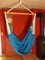 Lyseblå hængestol lavet af robust bomuldsklud