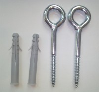 Det galvaniserede stålkrog og dyvlesæt er ideelt til installation i murværk og beton.